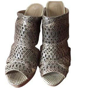 BCBG size 10 platform open toe slides tan,cream & brown versatile